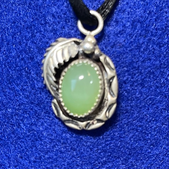 1 1/4” Sterling & Stone Pendant Great Detail. FREE Shipping - Picture 3 of 3